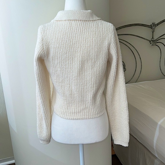 Thick Ribbed Cropped Sweater - Picture 6 of 15